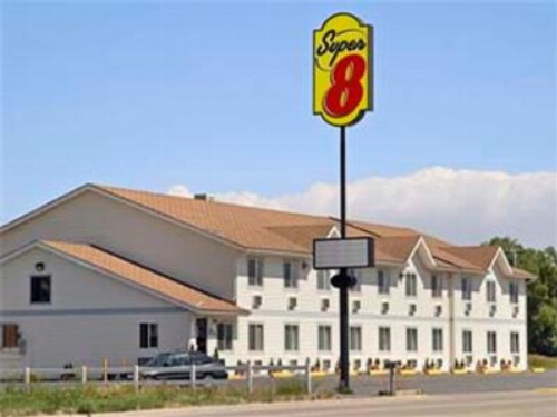 Super 8 by Wyndham Sheridan image 1