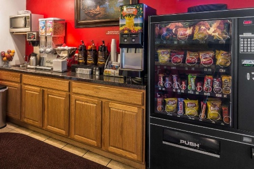 Super 8 by Wyndham Sheridan image 16