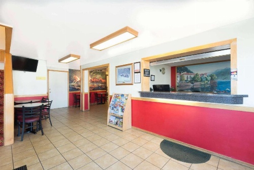 Super 8 by Wyndham Sheridan image 18