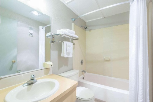 Super 8 by Wyndham Sheridan image 21