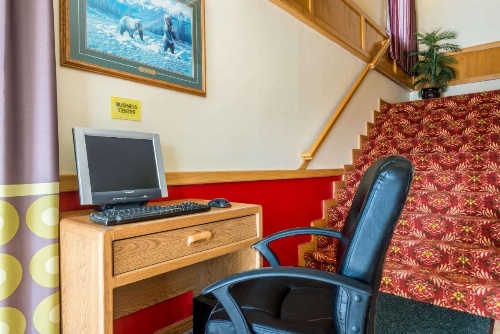 Super 8 by Wyndham Sheridan image 25