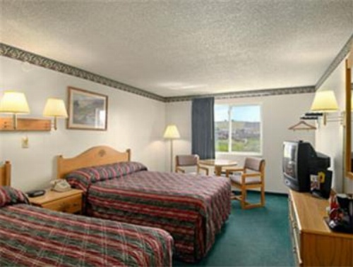 Super 8 by Wyndham Sheridan image 29