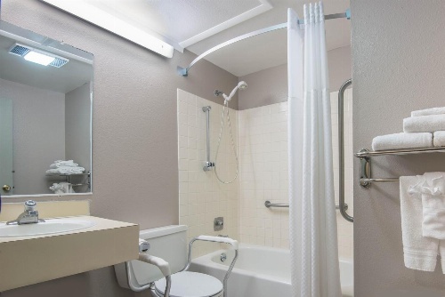 Super 8 by Wyndham Sheridan image 3