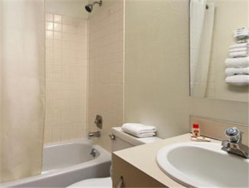 Super 8 by Wyndham Sheridan image 30