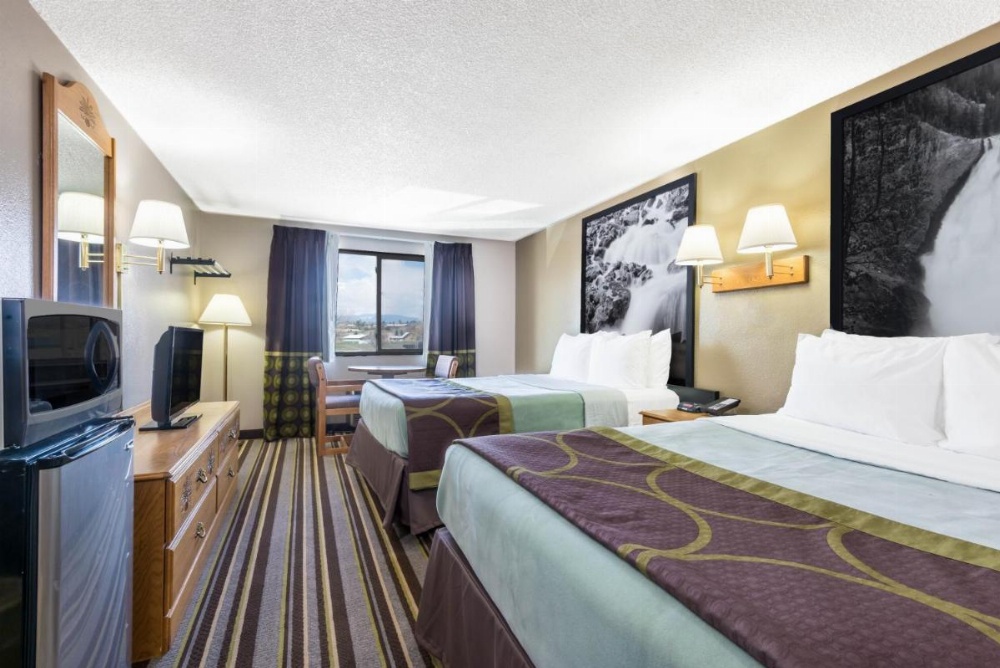 Super 8 by Wyndham Sheridan